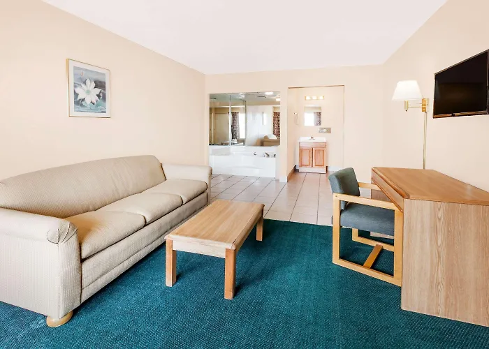 Super 8 By Wyndham Longview/I-20