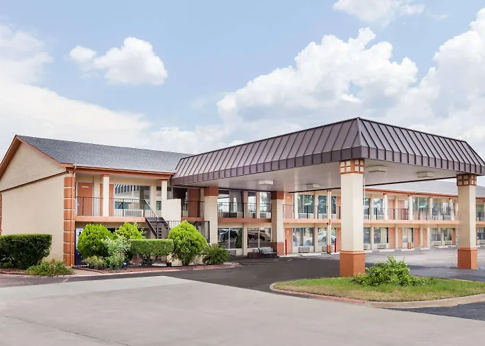 Super 8 By Wyndham Longview/I-20