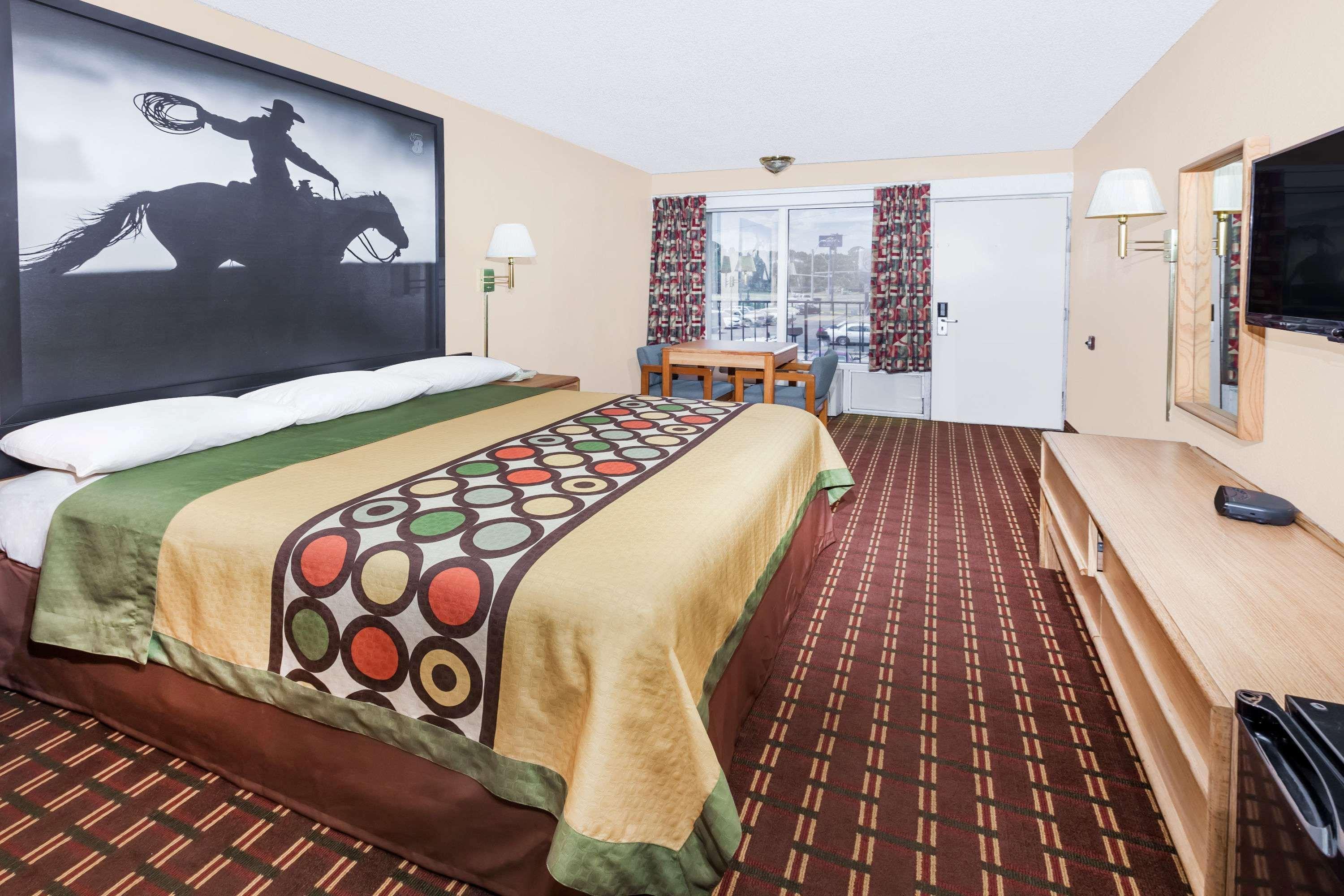 Motel Super 8 By Wyndham Longview/i-20 2*