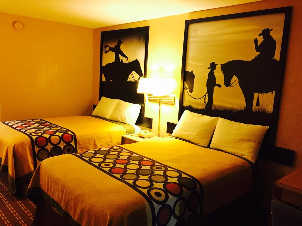 Super 8 By Wyndham Longview/i-20 Longview