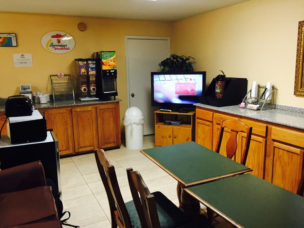 Super 8 By Wyndham Longview/i-20 2*