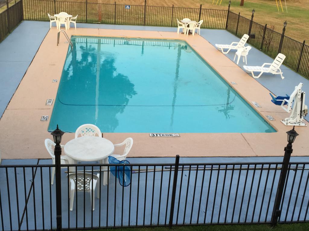 Super 8 By Wyndham Longview/i-20 Motel